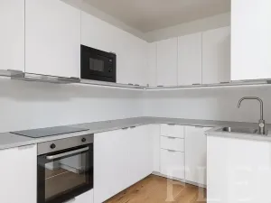 Pronájem bytu 1+kk, Praha - Radlice, U Komína, 38 m2