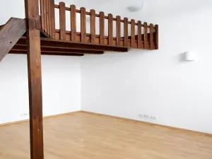 Pronájem bytu 1+kk, Praha - Smíchov, Křížová, 30 m2