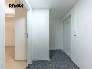 Prodej kanceláře, Praha - Střížkov, Děčínská, 45 m2