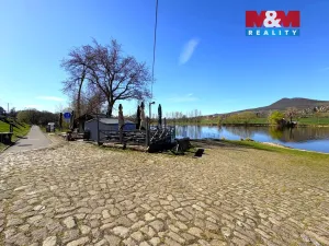 Prodej restaurace, Velké Žernoseky, 438 m2