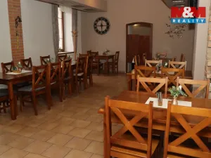 Pronájem restaurace, Holice, Smetanova, 220 m2