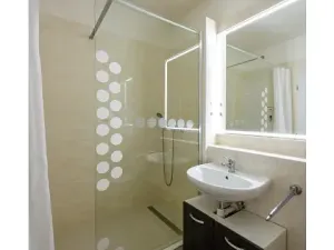 Pronájem bytu 1+kk, Praha - Troja, Hnězdenská, 39 m2