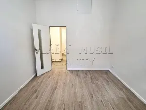 Pronájem bytu 2+kk, Praha - Libeň, Novákových, 36 m2