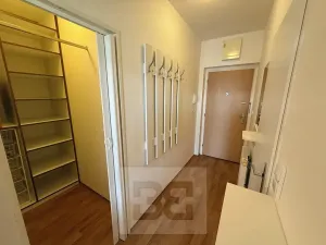 Pronájem bytu 1+kk, Praha - Kbely, Pod Nouzovem, 31 m2