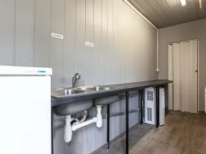 Prodej obchodního prostoru, Praha - Horní Počernice, Běluňská, 24 m2