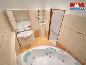 Prodej bytu 3+1, Praha - Horní Měcholupy, Parmská, 72 m2