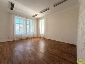 Pronájem obchodního prostoru, Kroměříž, Komenského náměstí, 32 m2