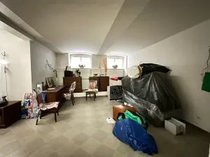 Prodej obchodního prostoru, Karlovy Vary, Zámecký vrch, 111 m2