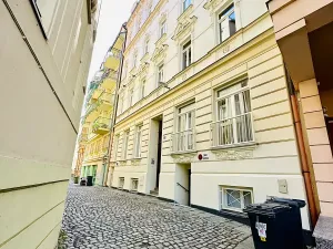 Prodej obchodního prostoru, Karlovy Vary, Zámecký vrch, 111 m2