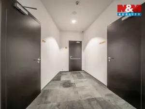 Pronájem obchodního prostoru, Praha - Staré Město, náměstí Curieových, 75 m2