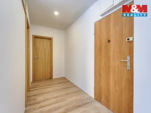 Pronájem bytu 3+kk, Praha - Karlín, U Sluncové, 65 m2