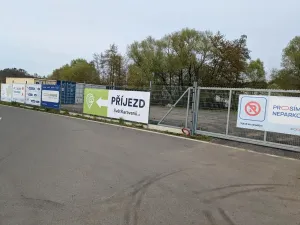 Pronájem komerčního pozemku, Bavoryně, 300 m2