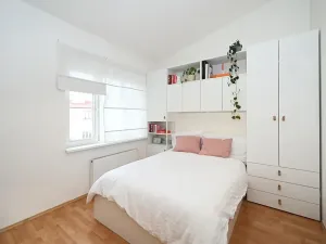 Pronájem bytu 2+kk, Praha - Holešovice, U garáží, 45 m2