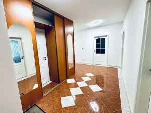 Prodej bytu 4+kk, Karlovy Vary, Zámecký vrch, 177 m2