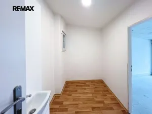 Pronájem obchodního prostoru, Praha - Vinohrady, Vinohradská, 20 m2