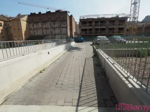 Pronájem garážového stání, Brno, Spolková, 15 m2