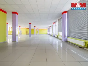 Prodej obchodního prostoru, Žďár nad Sázavou, nám. Republiky, 500 m2