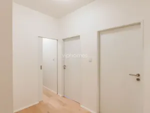 Pronájem bytu 1+kk, Praha - Vinohrady, Lucemburská, 30 m2