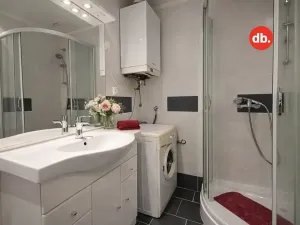 Pronájem bytu 2+kk, Karlovy Vary, náměstí Republiky, 55 m2