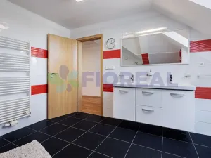 Prodej rodinného domu, Strančice, V Zátiší, 202 m2