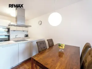 Pronájem bytu 3+kk, Praha - Žižkov, Ke kapslovně, 107 m2