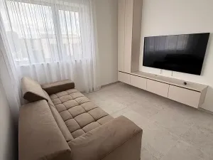 Pronájem bytu 2+kk, Hajany, 50 m2
