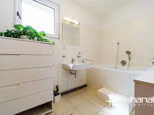 Prodej výrobních prostor, Dolany, 900 m2