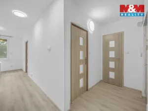 Pronájem bytu 2+1, Chvaletice, U Kulturního domu, 60 m2