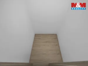 Pronájem bytu 2+1, Chvaletice, U Kulturního domu, 60 m2