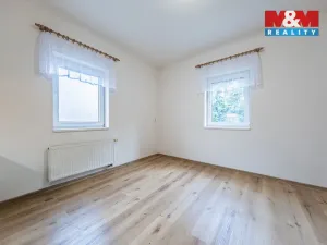 Prodej bytu 1+kk, Šestajovice, Revoluční, 18 m2