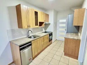 Pronájem bytu 3+1, Praha - Troja, Svídnická, 70 m2