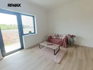 Pronájem bytu 1+kk, Praha - Uhříněves, Douchova, 30 m2