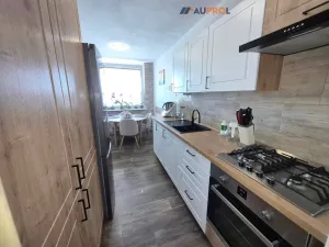 Prodej bytu 3+1, Praha - Horní Měcholupy, Milánská, 89 m2
