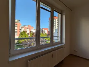 Pronájem bytu 1+kk, Praha - Záběhlice, Velenovského, 30 m2