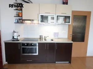 Pronájem bytu 1+kk, Praha - Hloubětín, Nepelova, 30 m2