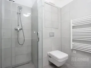 Pronájem bytu 1+kk, Praha - Karlín, Sokolovská, 34 m2