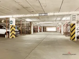 Pronájem garážového stání, Praha - Střížkov, Lovosická, 18 m2