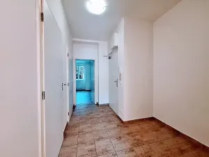 Pronájem bytu 1+1, Praha - Smíchov, Podbělohorská, 43 m2