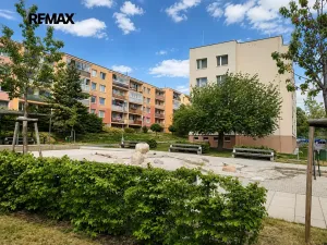 Prodej obchodního prostoru, Slaný, Na Dolíkách, 83 m2