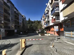Pronájem garážového stání, Praha - Smíchov, Tomkova, 13 m2