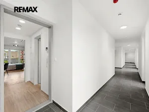 Pronájem bytu 1+kk, Praha - Hloubětín, Poděbradská, 37 m2