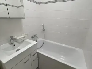 Pronájem bytu 1+kk, Praha, Podolská, 30 m2