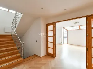 Pronájem vily, Praha - Nebušice, 360 m2