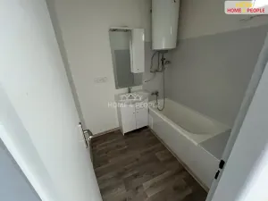 Pronájem bytu 2+1, Karlovy Vary, Závodu míru, 71 m2