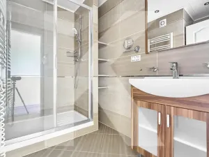 Prodej bytu 3+1, Karlovy Vary, Klínovecká, 86 m2