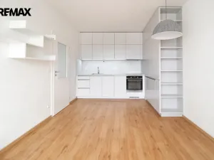 Pronájem bytu 2+kk, Pardubice - Pardubičky, Východní, 40 m2