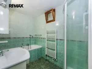 Prodej rodinného domu, Praha - Lipence, V roklích, 160 m2