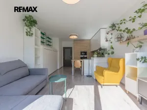 Prodej bytu 1+kk, Praha - Hloubětín, Za černým mostem, 31 m2