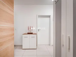Pronájem bytu 3+kk, Praha - Strašnice, Zvěřinova, 85 m2