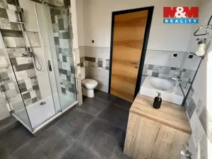 Prodej rodinného domu, Knovíz, 214 m2